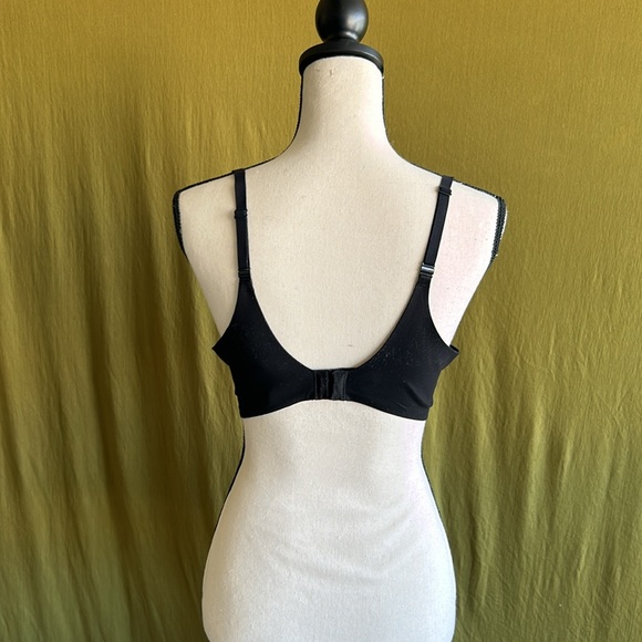 Victoria’s Secret Black Padded Underwire Bra - Picture 2 of 9